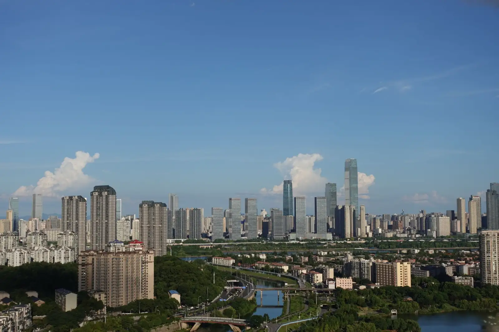 影视制作全流程解析：从企业宣传片到活动拍摄的技术要点