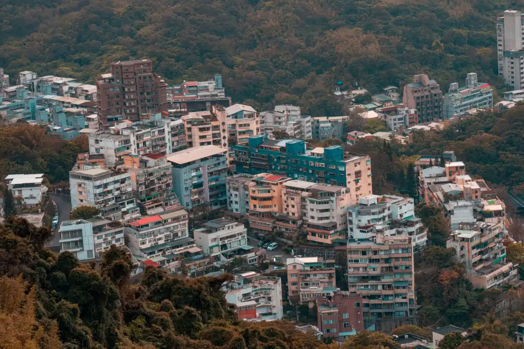 企业宣传片拍摄中后期调色技术要点与常见误区解析