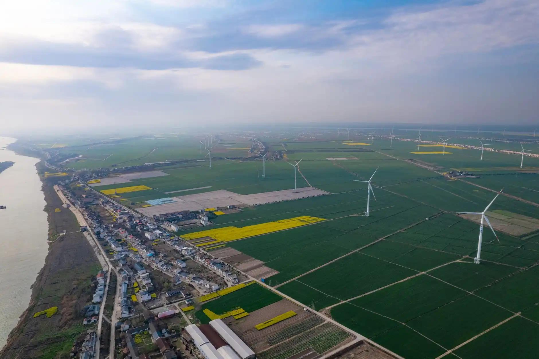 2025年影视制作行业技术趋势：AI与虚拟制片深度解析