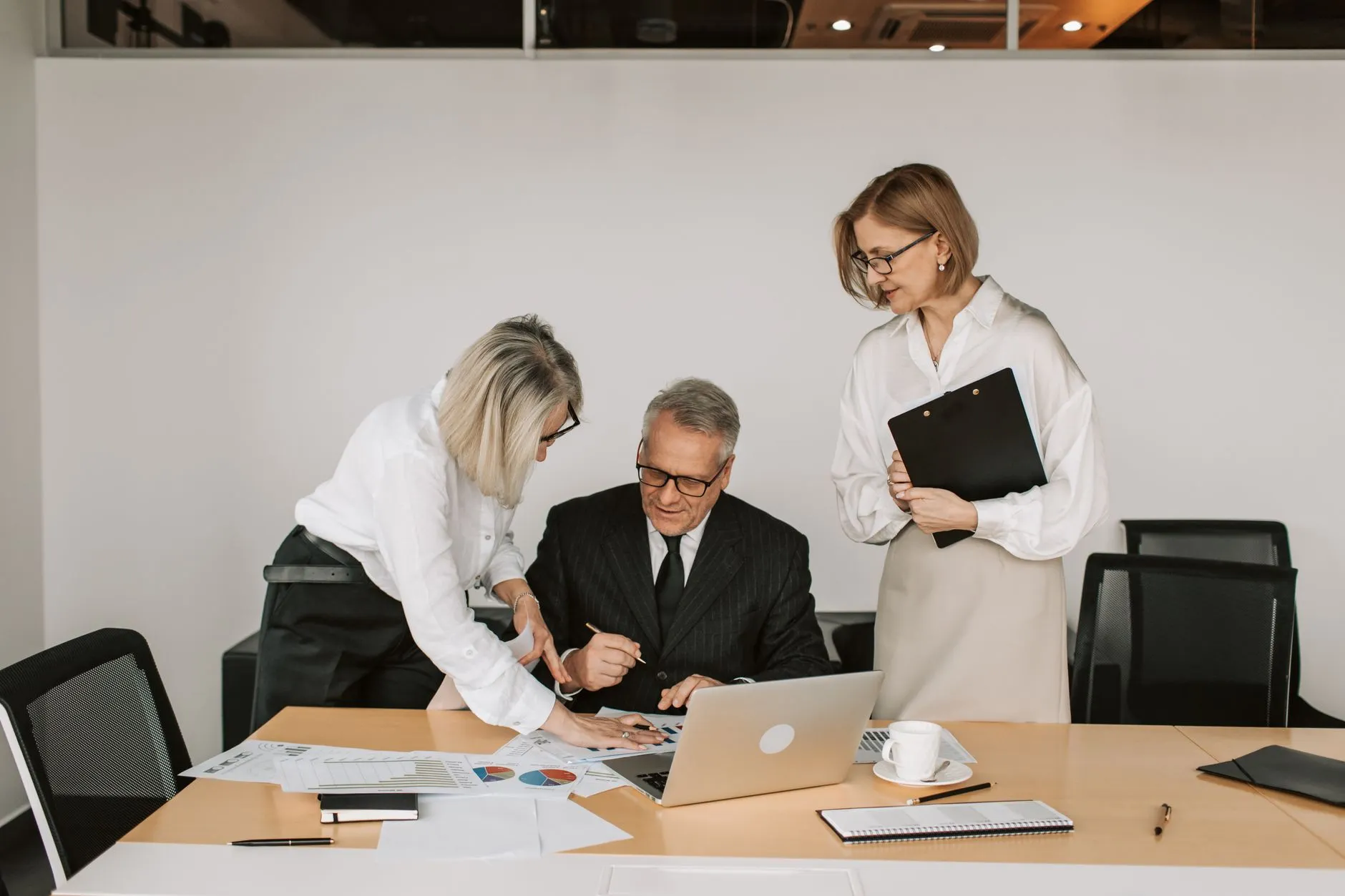 企业宣传片制作全流程解析：从创意策划到成片交付的关键步骤